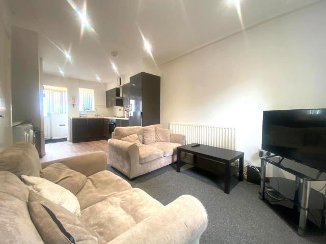 5 bedroom house to rent