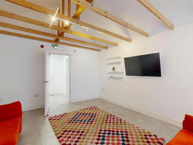 5 bedroom house to rent