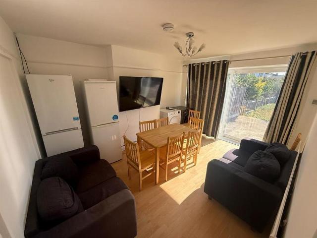 5 bedroom house to rent