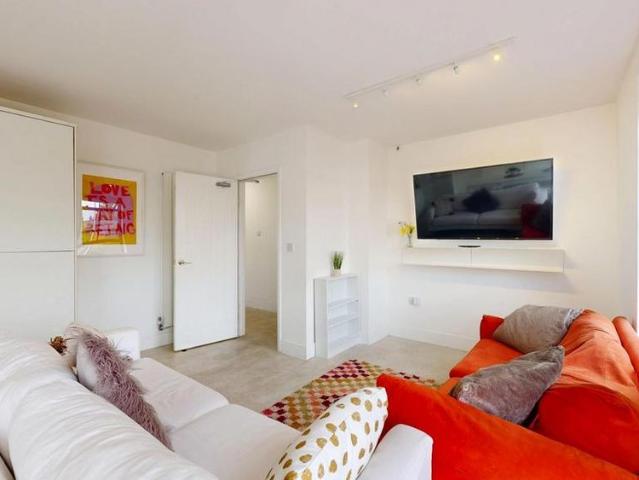 5 bedroom house to rent