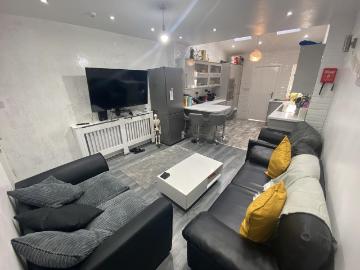 5 bedroom house to rent