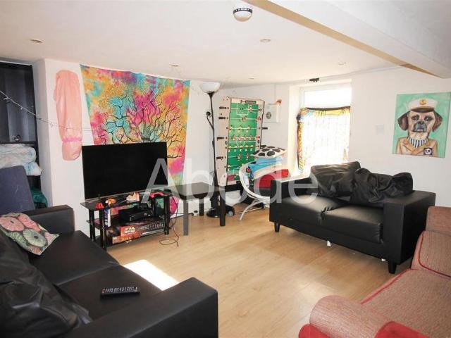 5 bedroom house to rent