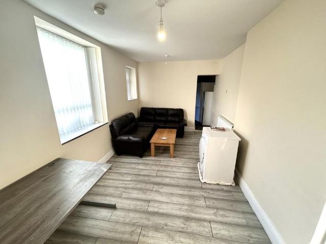 5 bedroom house to rent