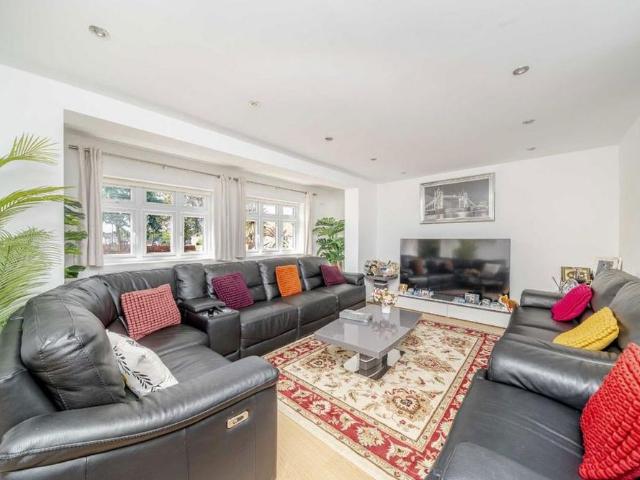 5 bedroom house to rent