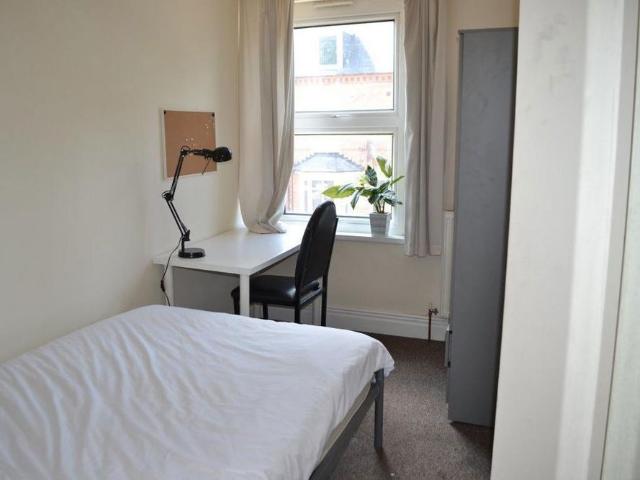 5 bedroom house to rent