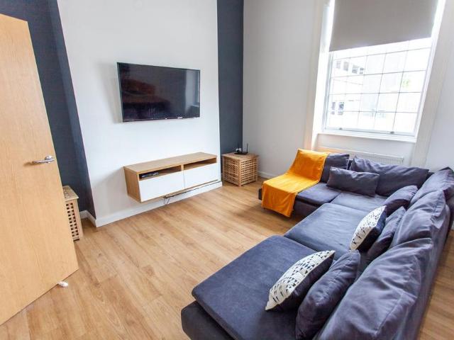 5 bedroom house to rent