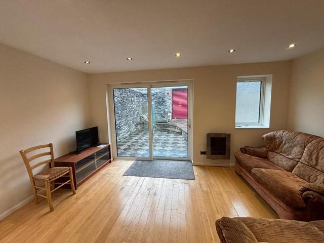 5 bedroom house to rent