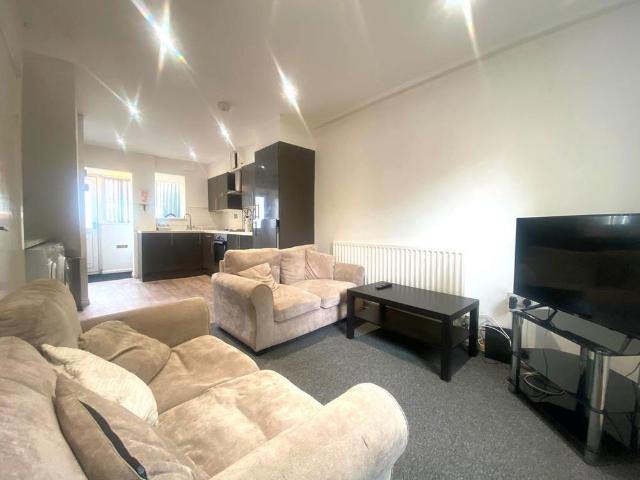 5 bedroom house to rent