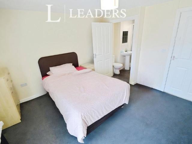 5 bedroom house to rent Aviation Avenue, Hatfield, Hertfordshire, AL10