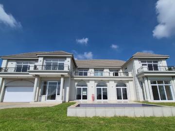 5 Bedroom House To Rent in Waterkloof Heights