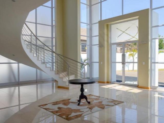 5 Bedroom House To Rent in Waterkloof Ridge