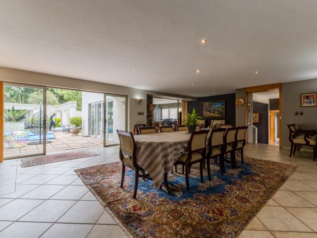 5 Bedroom House To Rent in Waterkloof Ridge