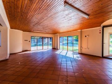 5 Bedroom House To Rent in Waterkloof Ridge