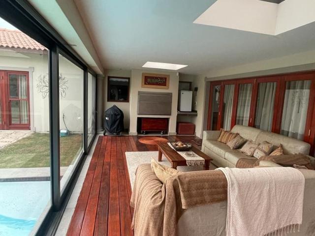 5 Bedroom House To Rent in Whale Rock Heights