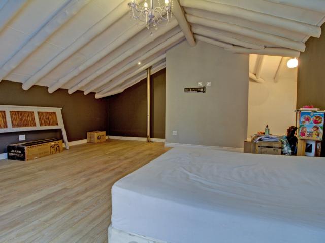 5 Bedroom House To Rent in Woodhill Golf Estate