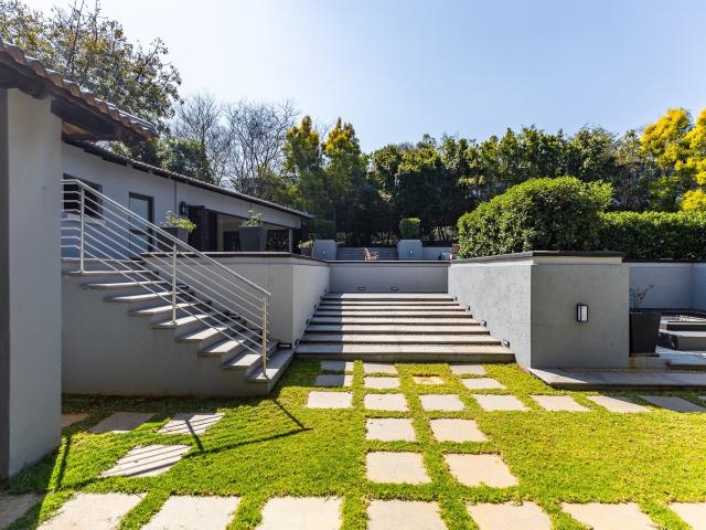 5 Bedroom House To Rent in Woodhill Golf Estate