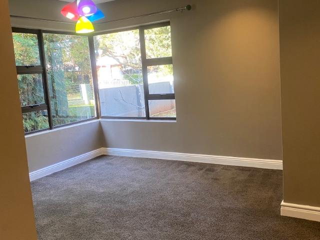 5 Bedroom House To Rent in Woodhill Golf Estate