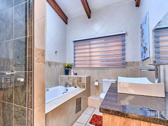 5 Bedroom House To Rent in Woodmead