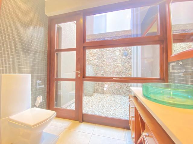 5 Bedroom House To Rent in Benmore Gardens