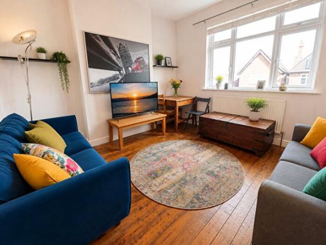 5 Bedroom House To Rent In Bed Trent Boulevard, West Bridgford, Nottingham, NG2