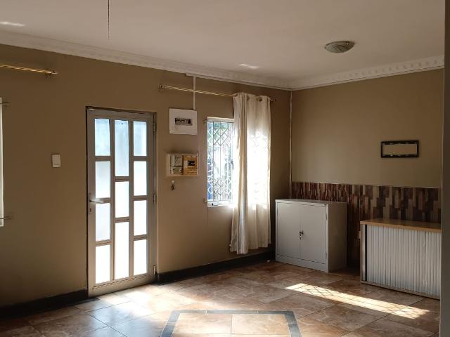 5 Bedroom House To Rent in Bonela
