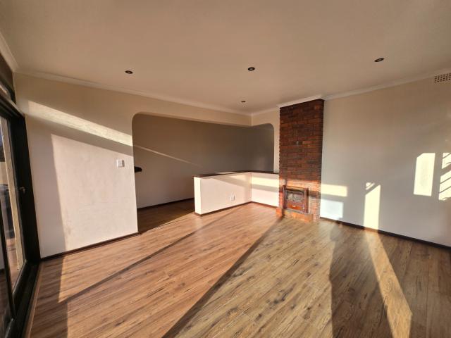 5 Bedroom House To Rent in Bloubergrant