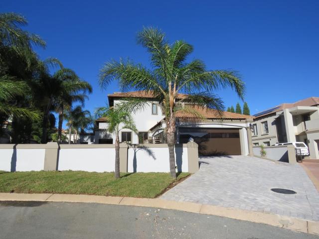 5 Bedroom House to Rent in Blue Valley Golf Estate