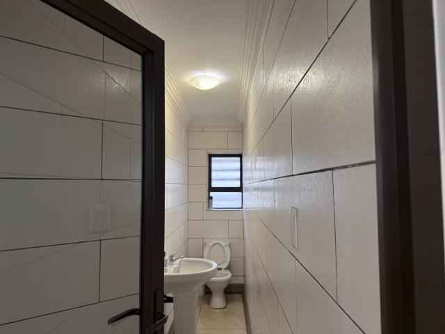 5 Bedroom House To Rent in Clayville