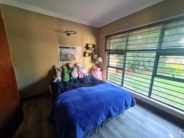 5 Bedroom House To Rent in Eldoraigne