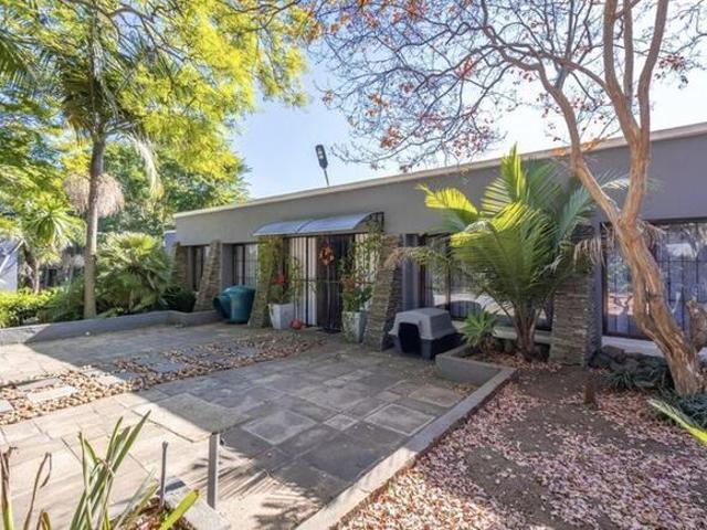 5 Bedroom house to rent in Fontainebleau, Randburg