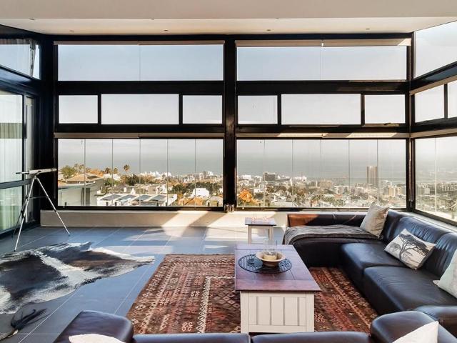5 Bedroom house to rent in Fresnaye, Cape Town