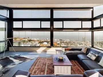5 Bedroom house to rent in Fresnaye, Cape Town