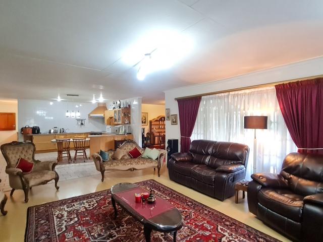 5 Bedroom House To Rent in Heidelberg Central