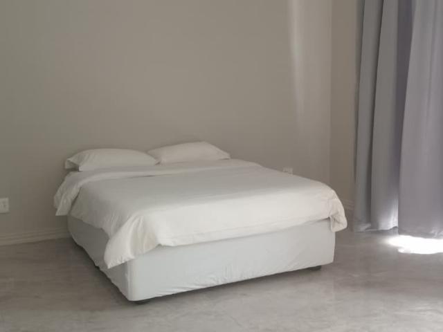 5 Bedroom House To Rent in Hyde Park