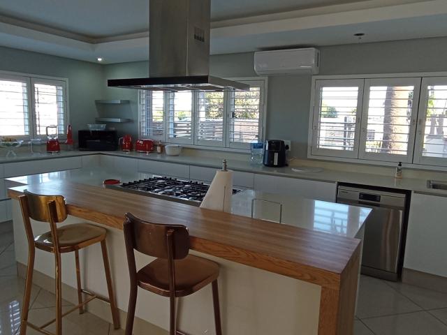5 Bedroom House To Rent in La Lucia Ridge