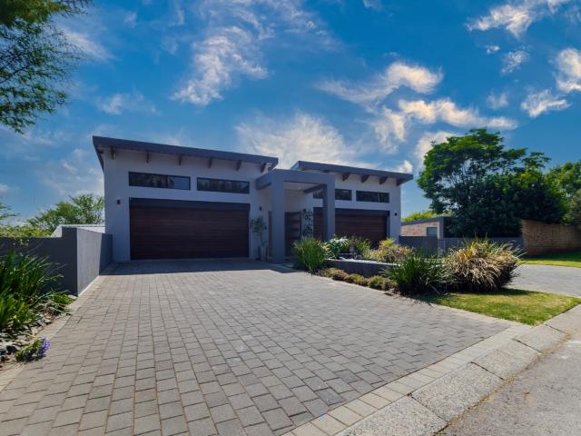 5 Bedroom House To Rent in Lakeside