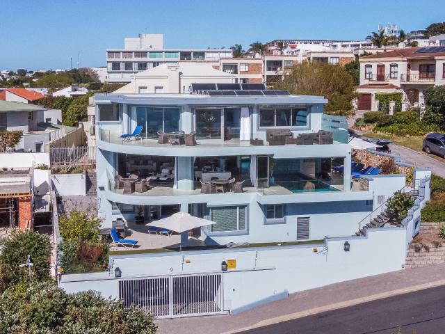 5 Bedroom House To Rent in Lookout Beach