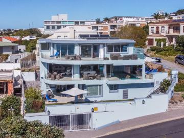 5 Bedroom House To Rent in Lookout Beach