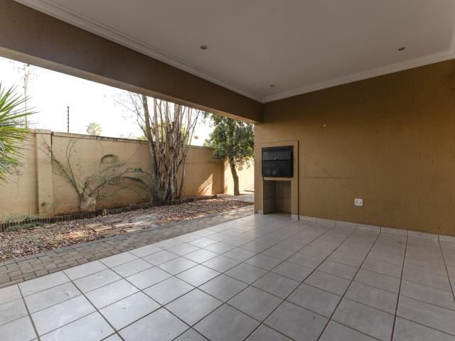 5 Bedroom House To Rent in Menlo Park