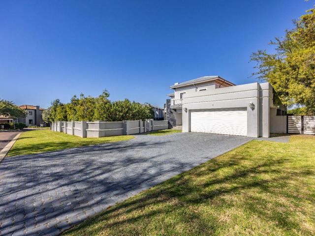 5 Bedroom House To Rent in Midstream Estate
