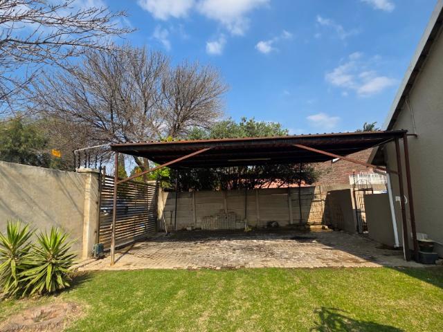 5 Bedroom House To Rent in Norkem Park