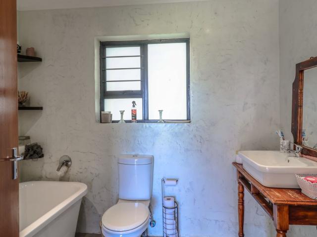 5 Bedroom House To Rent in Oatlands