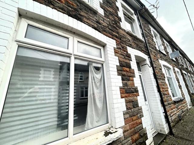 5 Bedroom House To Rent In Queen Street, Treforest, CF37