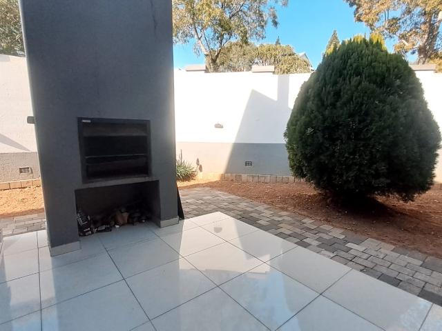 5 Bedroom House To Rent in Raslouw
