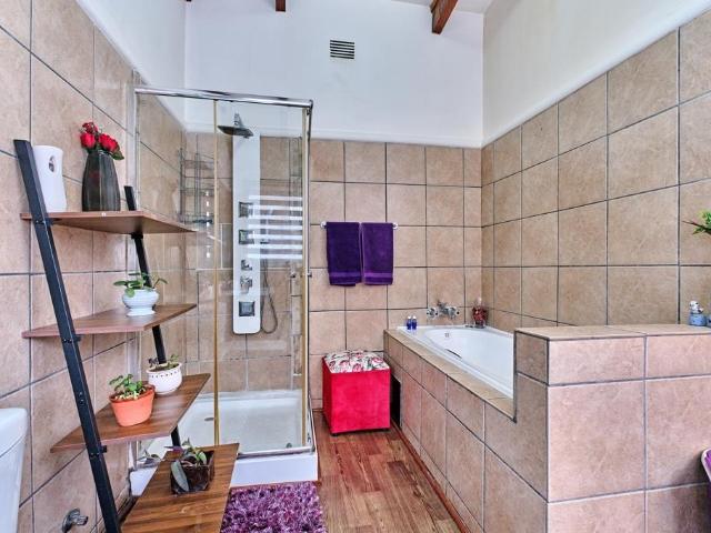5 Bedroom House To Rent in Rivonia
