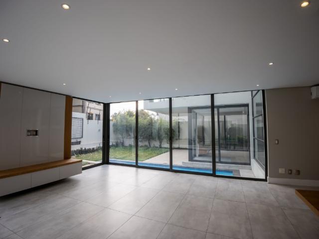 5 Bedroom House To Rent in Sandown
