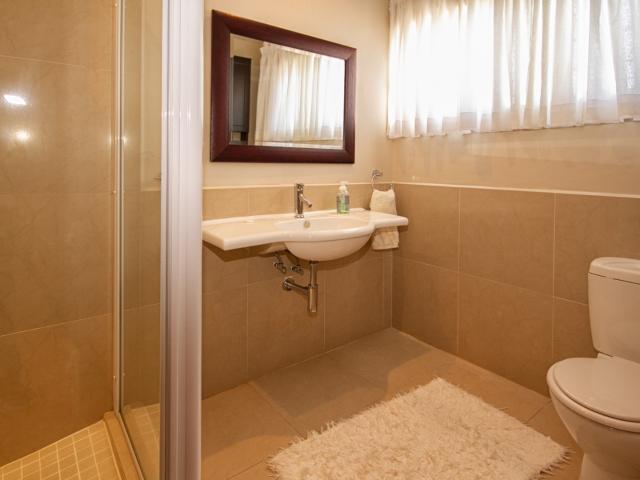 5 Bedroom House To Rent in Seaside Longships