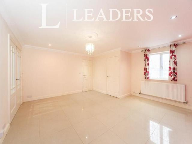 5 bedroom house to rent Rodeheath, Luton, LU4