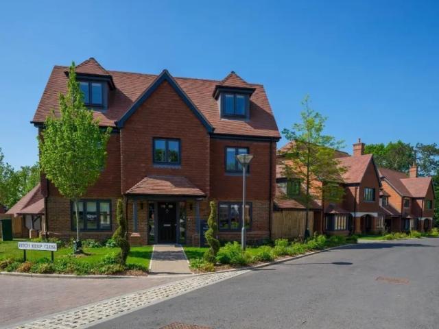 5 Bedroom House Tonbridge Hildenborough 102596720