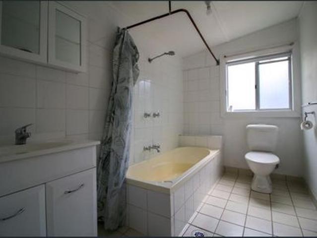 5 bedroom home 100 metres from the main street